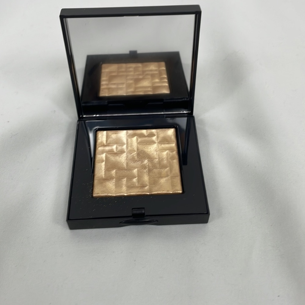 Bobbi Brown Highlighting Powder